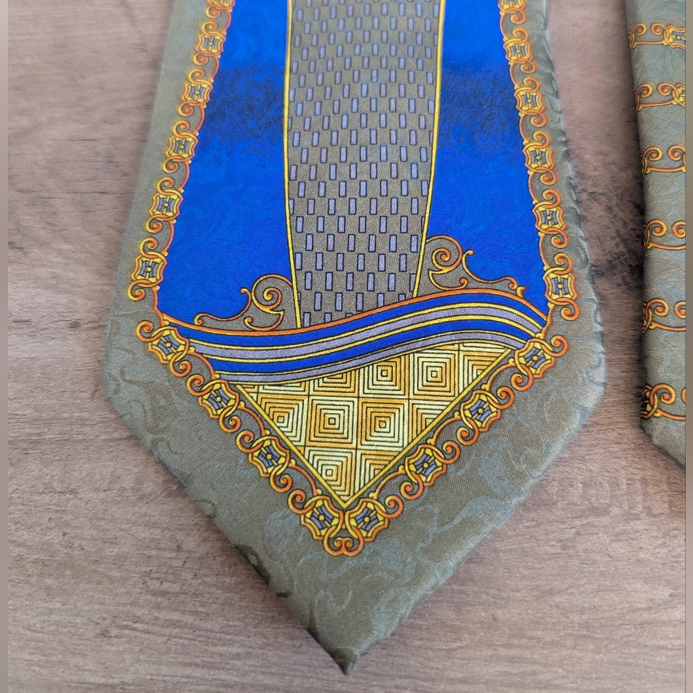 ESTRO Olive Green Silk Tie with Subtle Paisley Motif